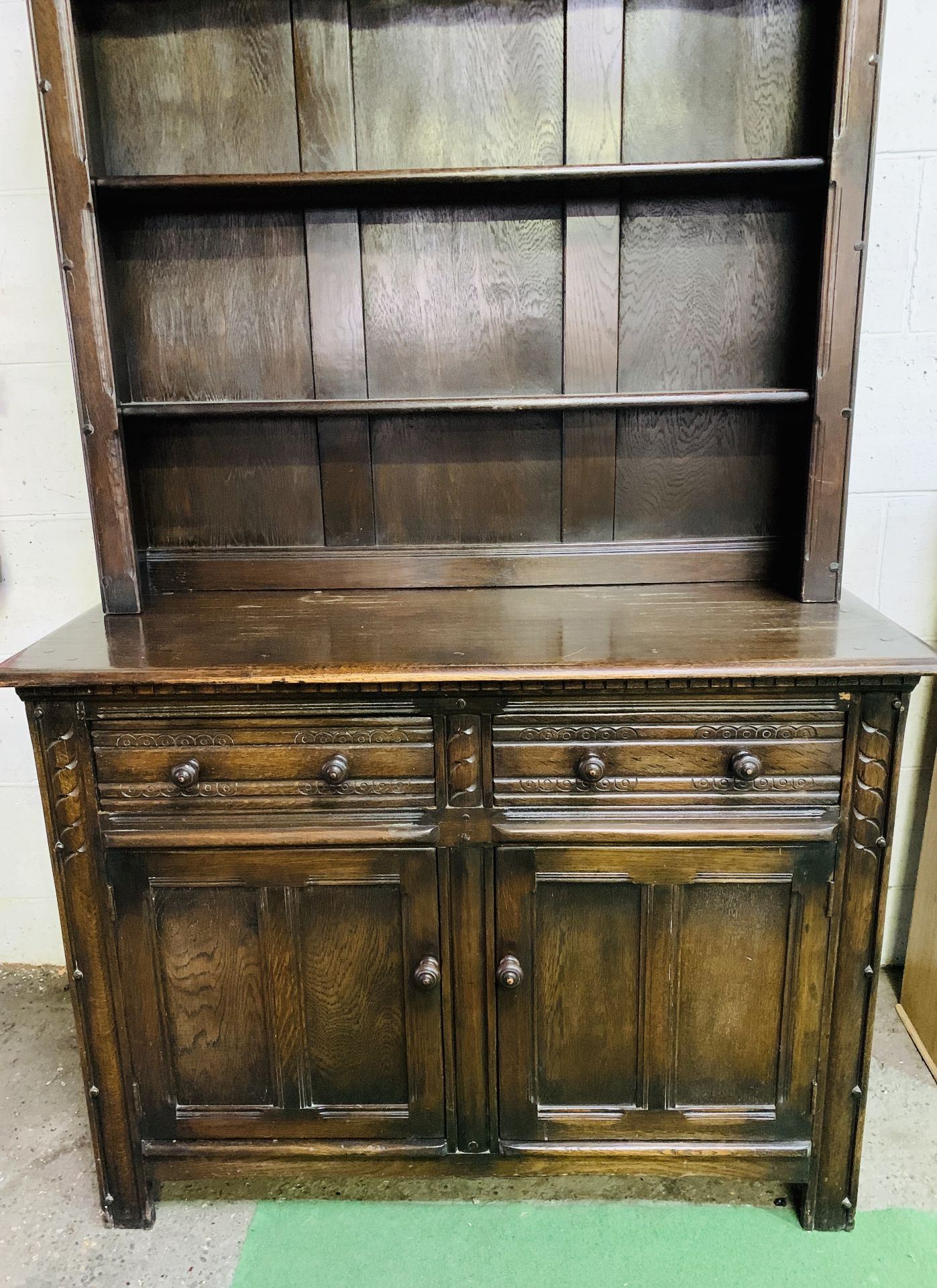 1930's oak dresser with two open shelves above two frieze drawers with two cupboards beneath. - Image 2 of 8