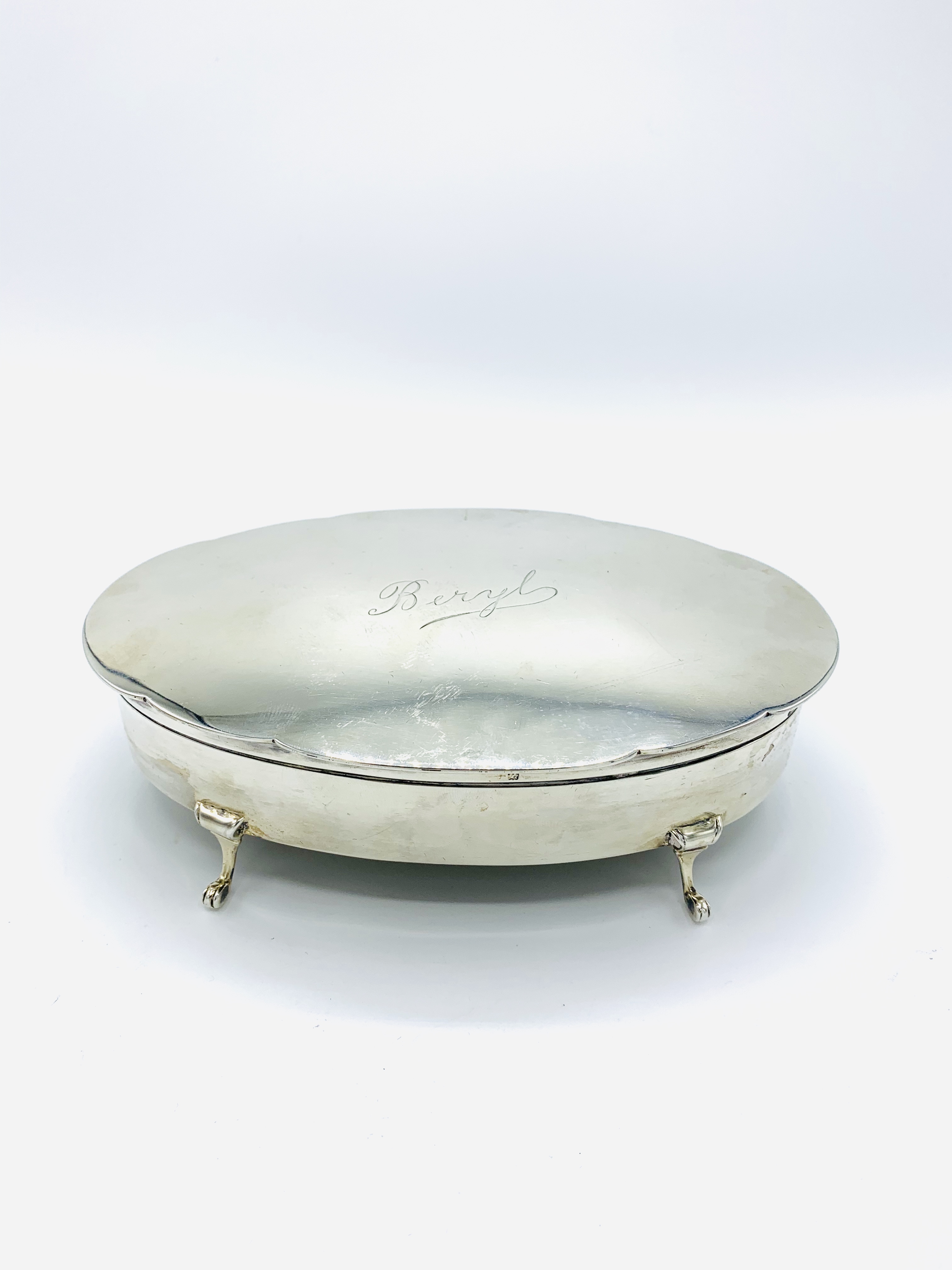 Lady's sterling silver dressing table footed trinket box engraved 'Beryl'