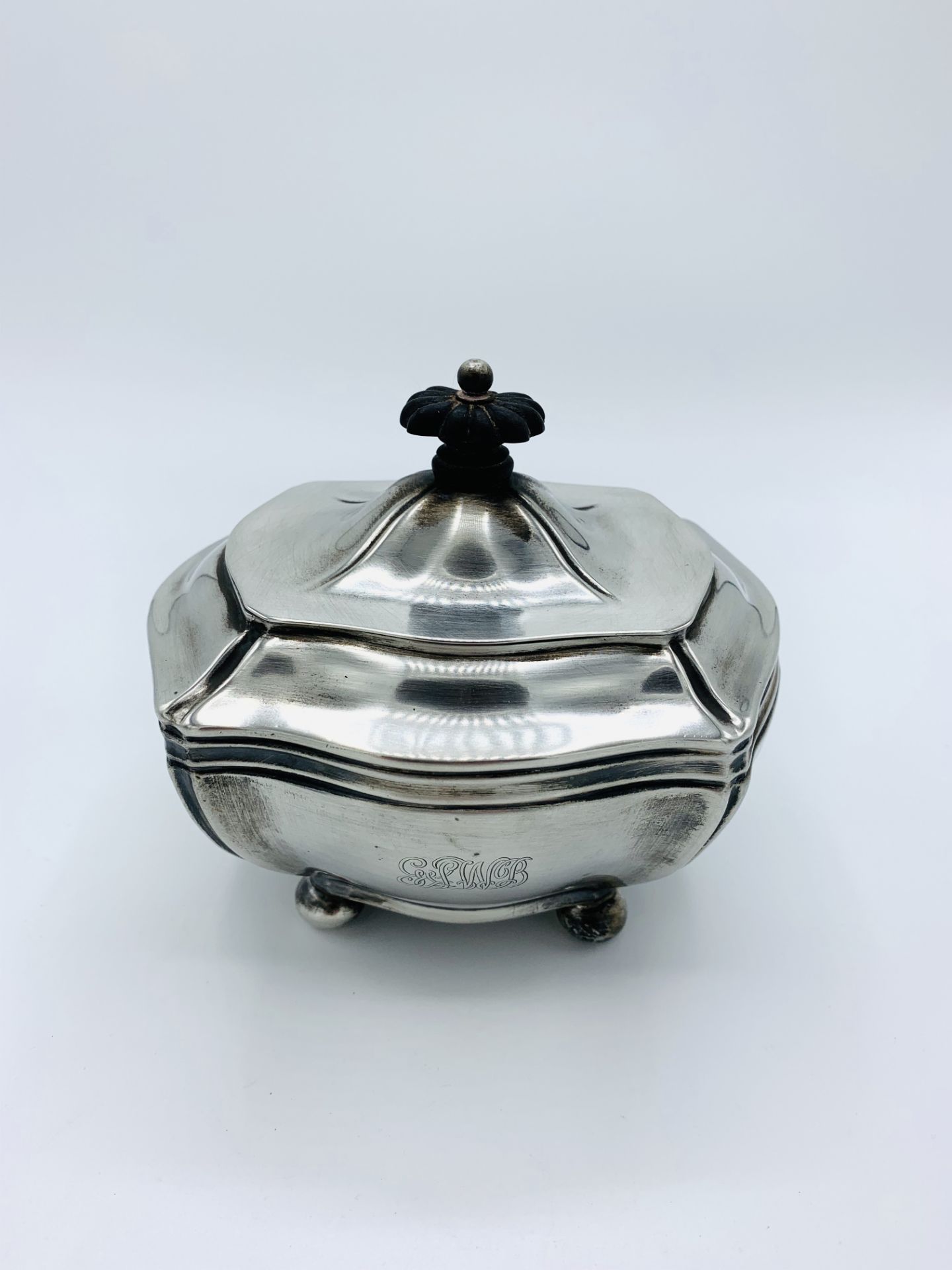 Silver teapot, sugar bowl, tea caddy, salt, mustard, and pepper pot. Gross total weight 32.87 ozt - Image 4 of 4
