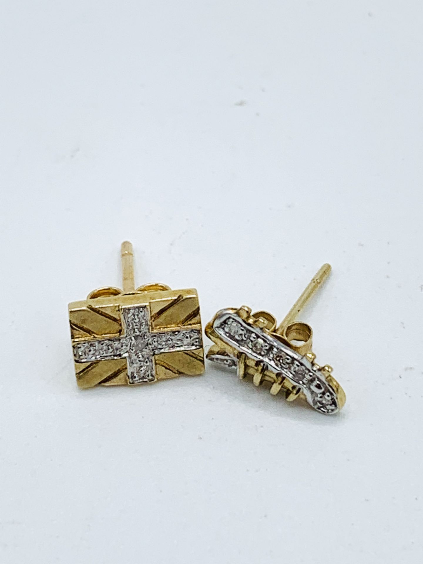 2 men's single 9ct gold diamond set earrings.