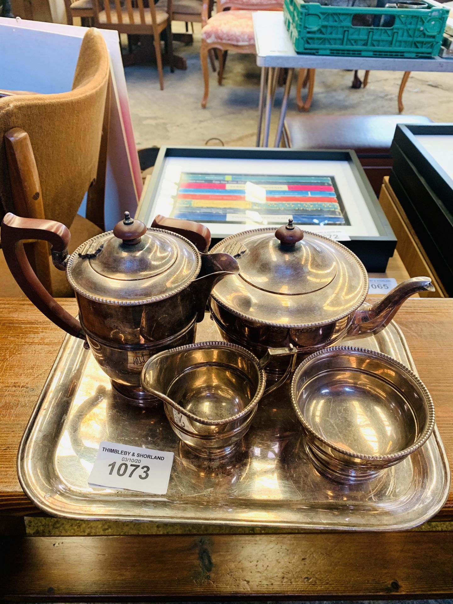 Silver plated tea set on tray. - Bild 2 aus 2