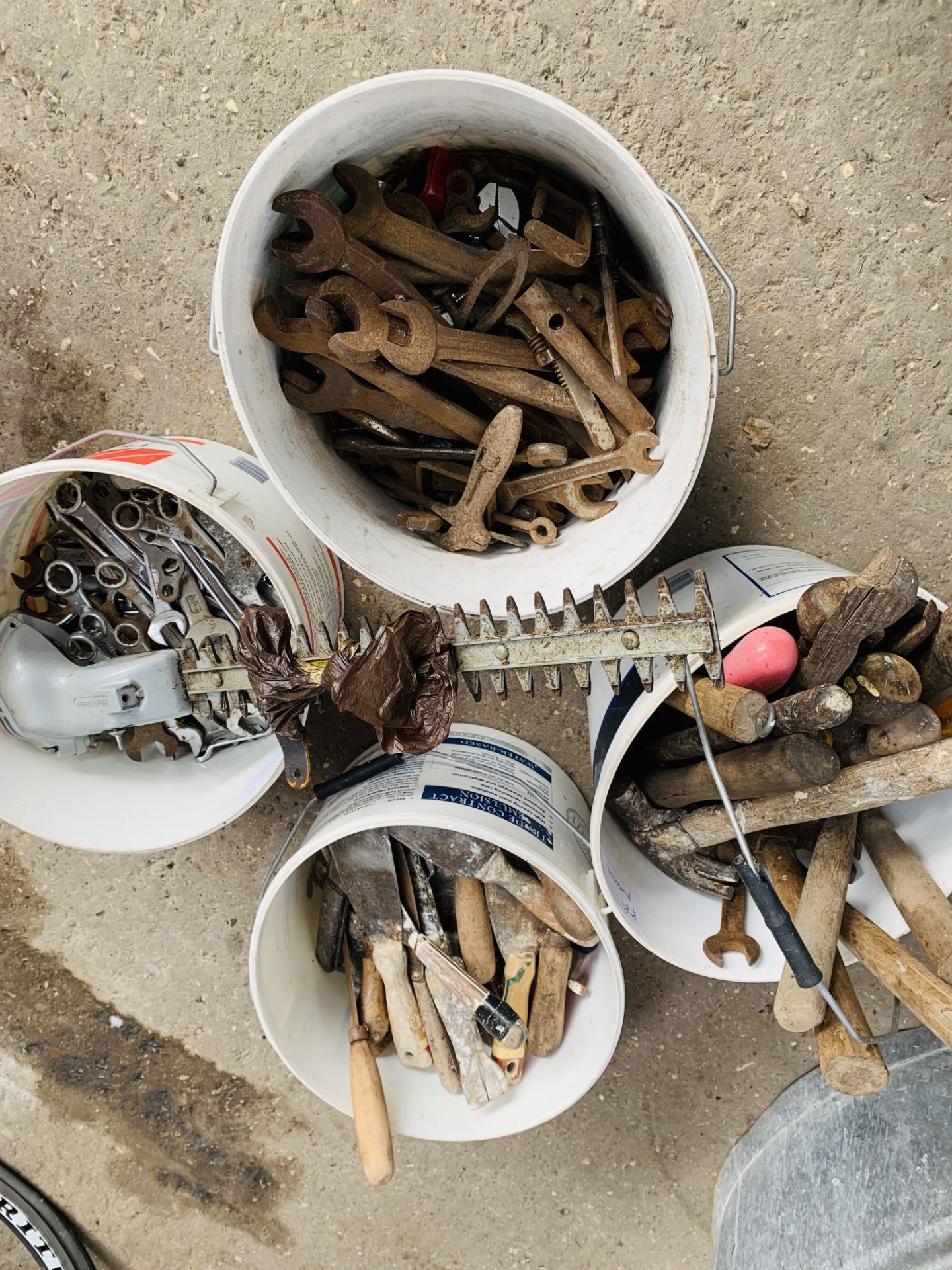 4 buckets containing various tools, spanners, scrapers - Image 2 of 3