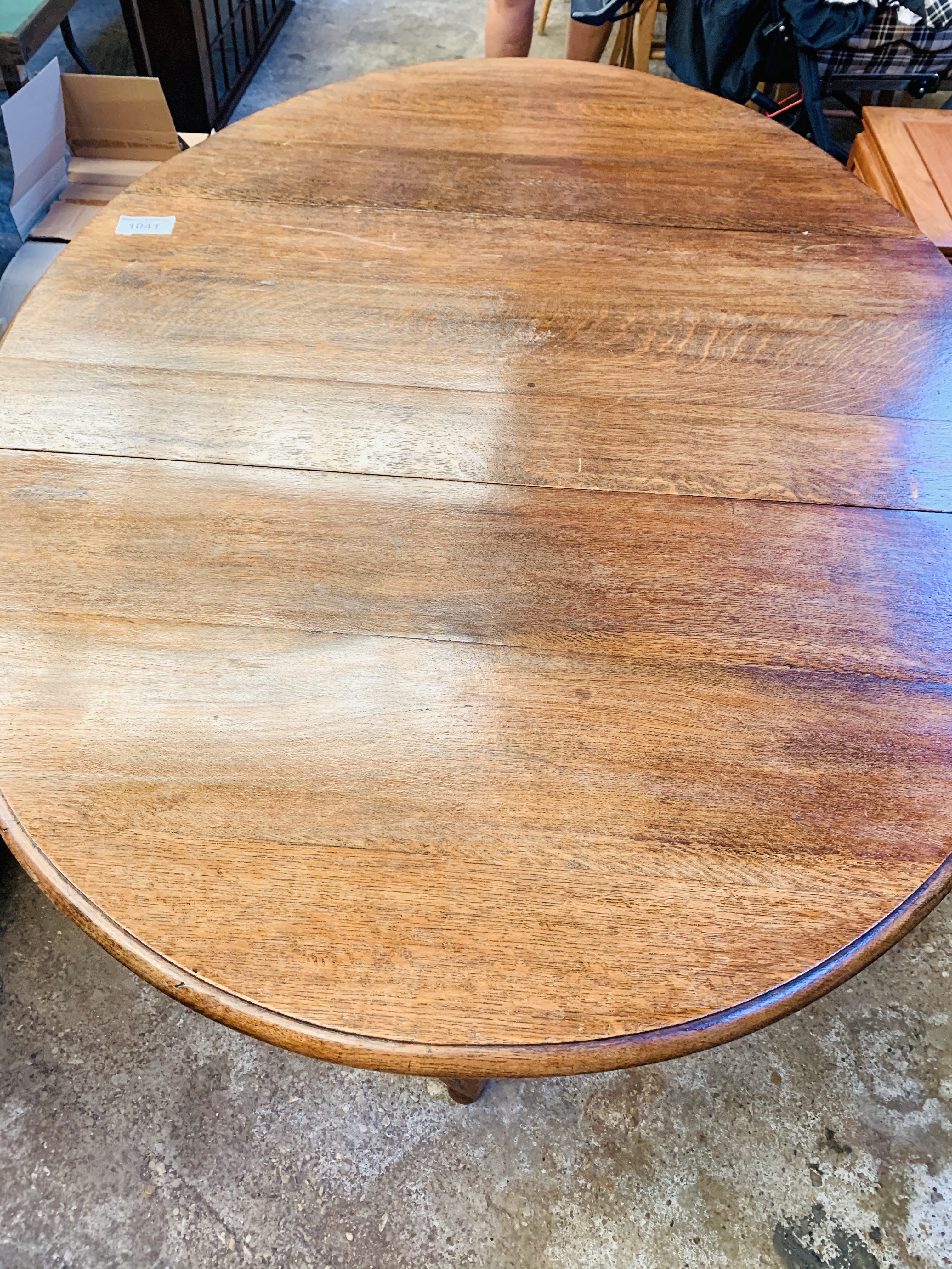 Oak drop-side dining table on barley twist supports. - Image 2 of 3