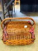 Wicker 4 person picnic hamper complete with blanket, new.