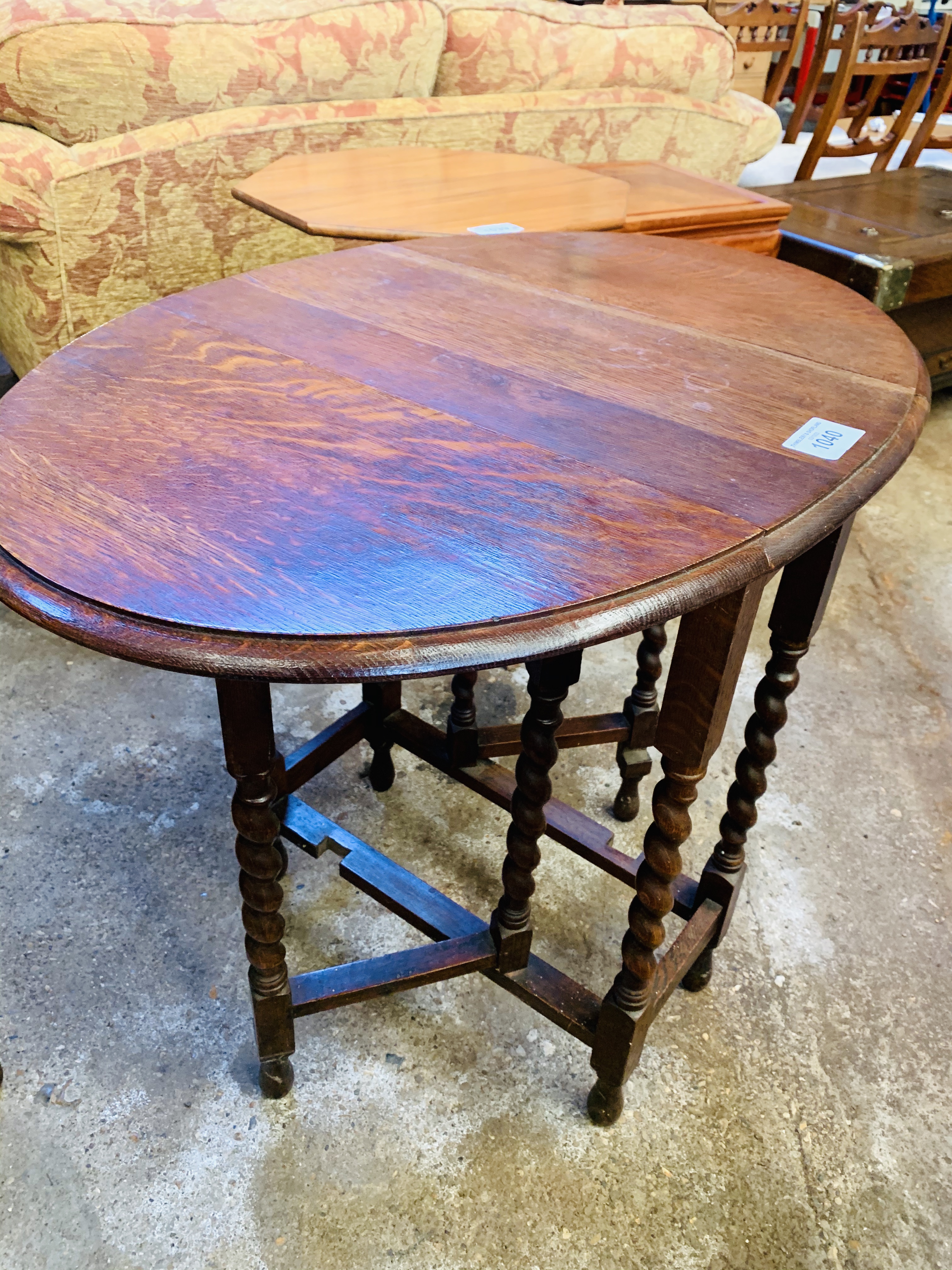 Small oak drop-side table.