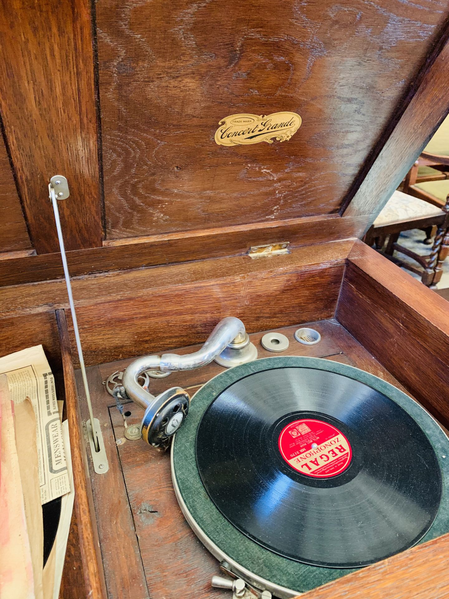 Concert Grande gramophone in oak cabinet. - Image 3 of 4