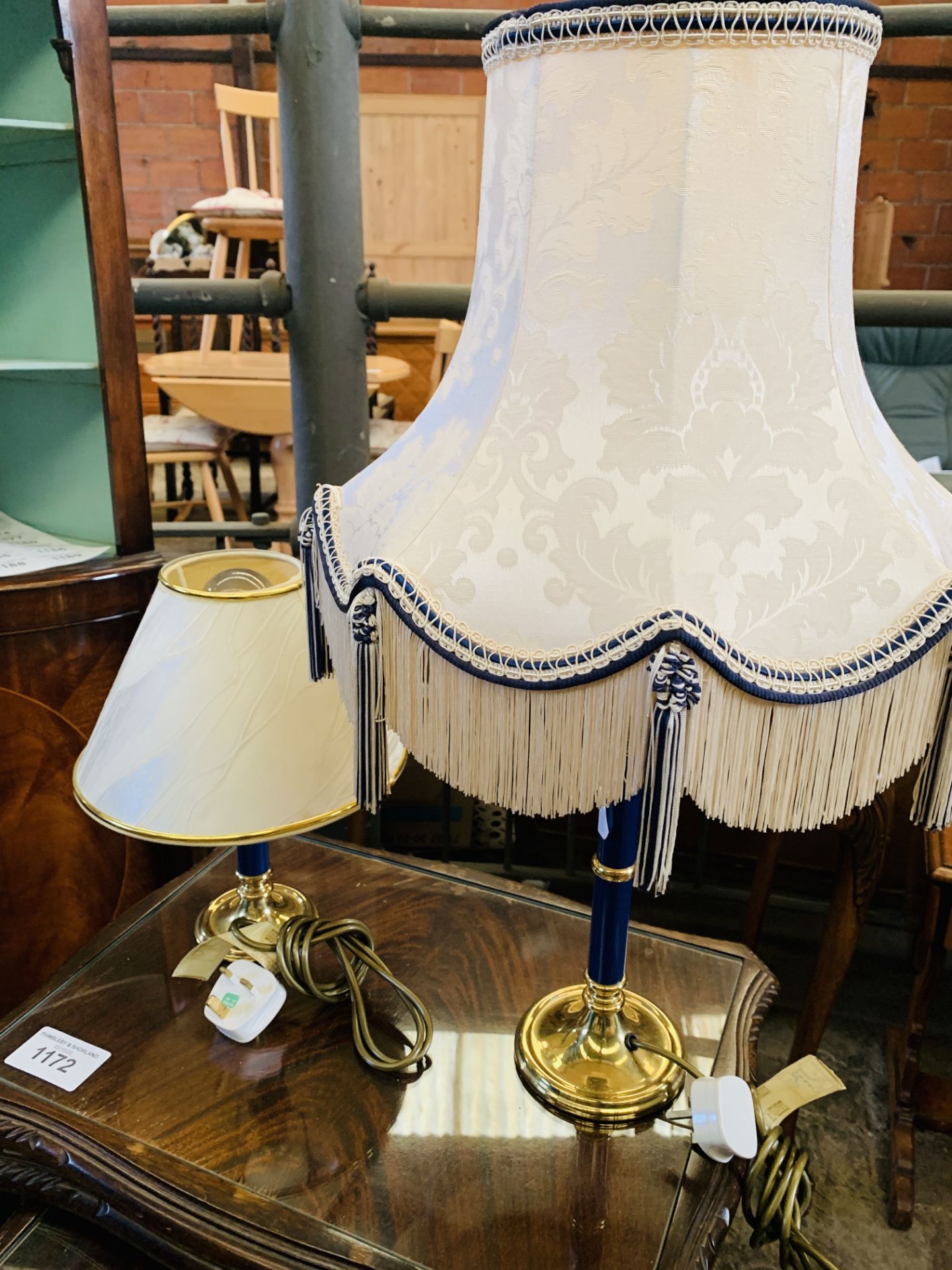 Nest of 3 mahogany tables with glass tops; together with 2 brass table lamps - Image 4 of 4