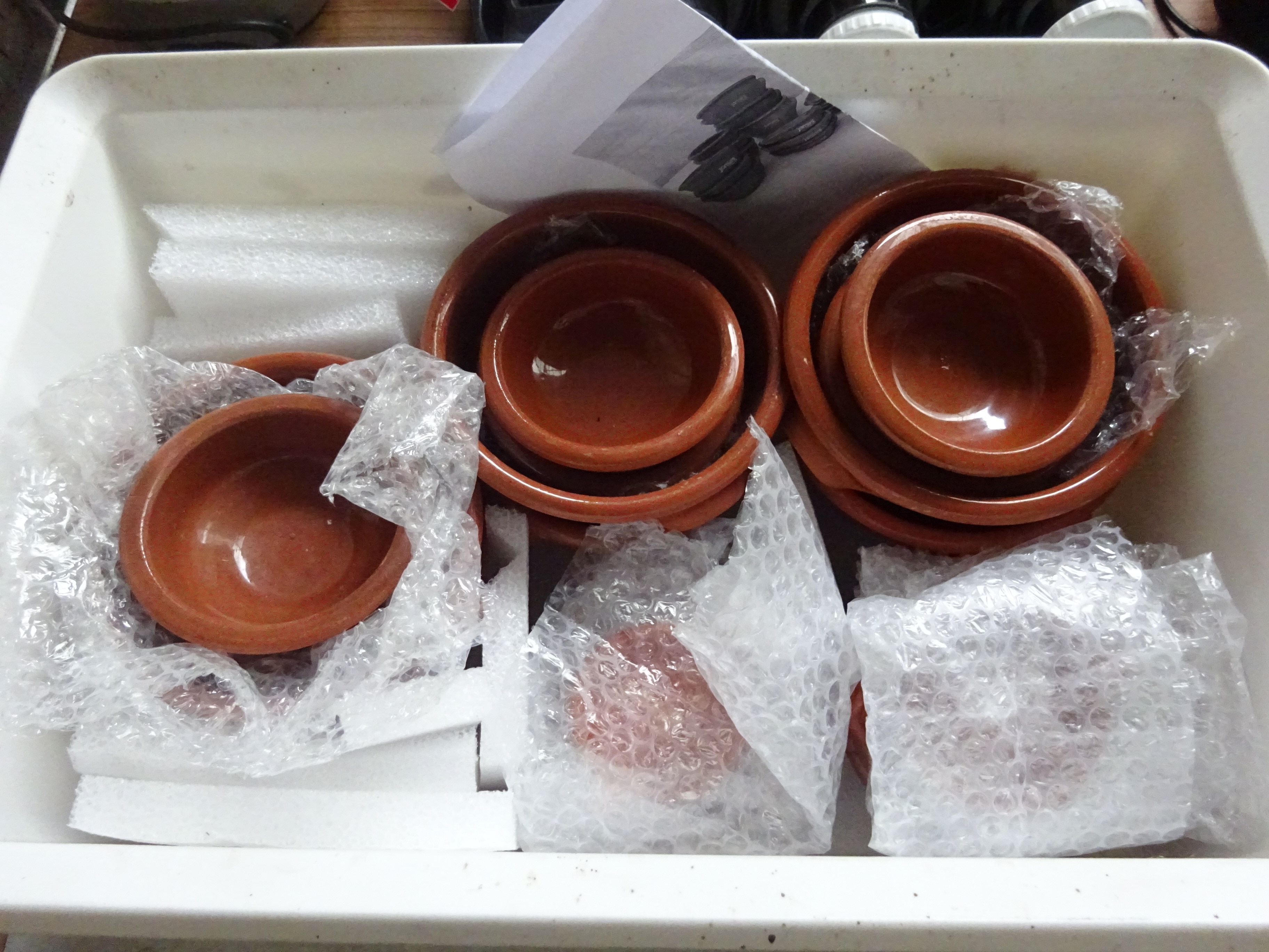 30 pieces of assorted terracotta cook/tableware, some branded - Image 3 of 3