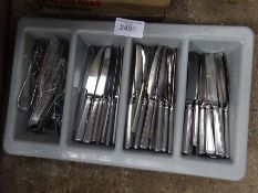 Cutlery tray and knives.