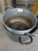 2 large cooking pots