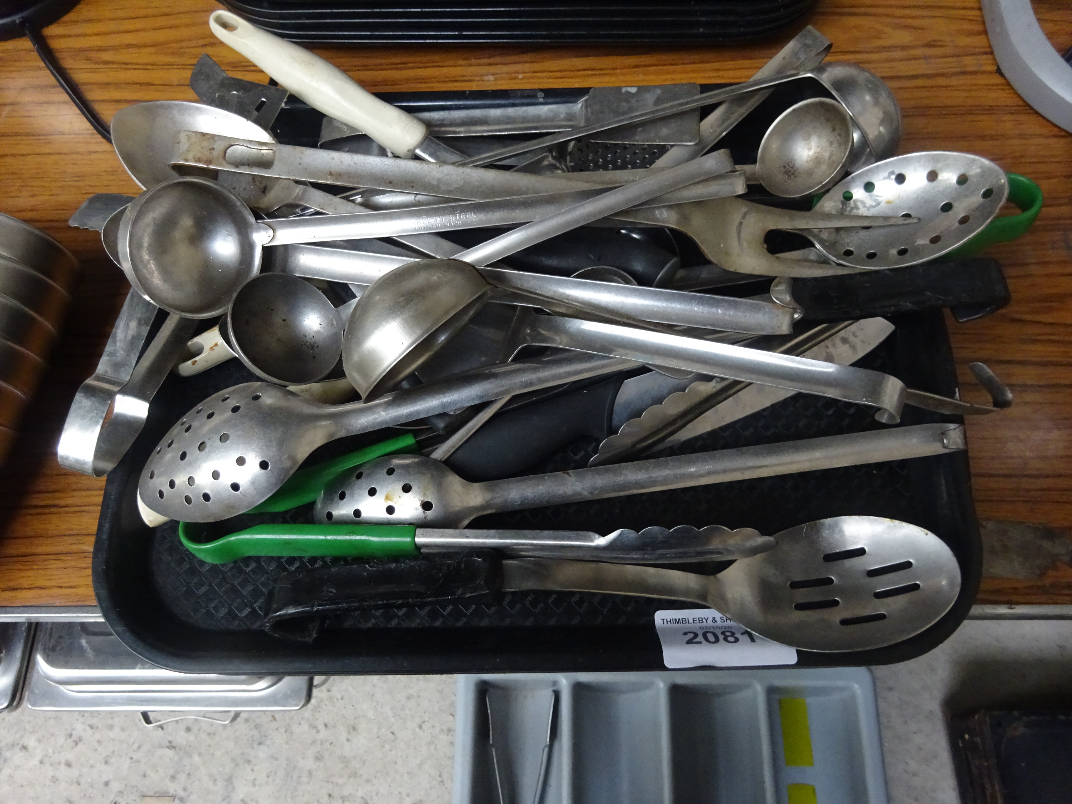 Mixed utensils & 6 trays