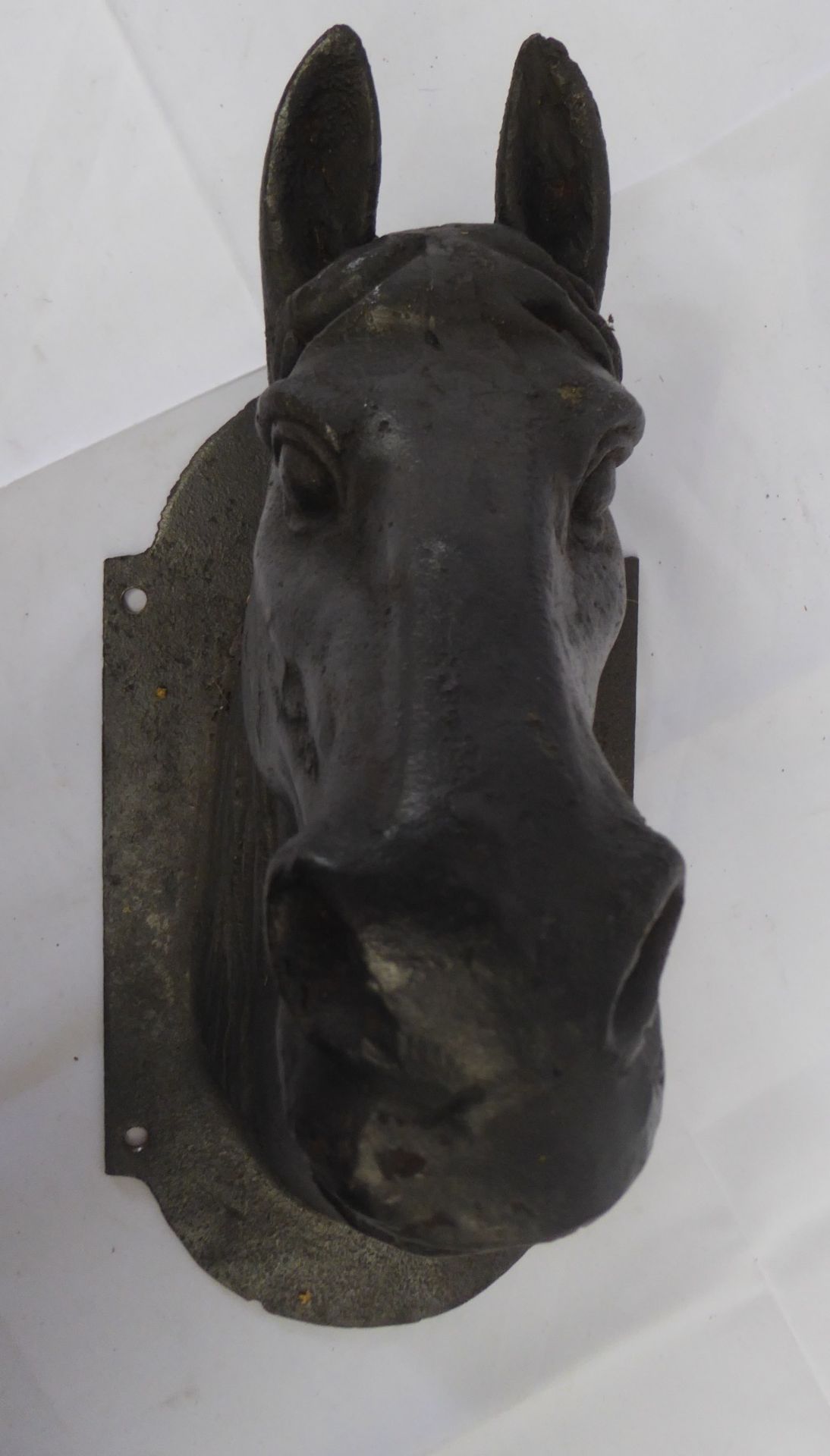 Cast iron wall hanging of horse's head - Image 2 of 2