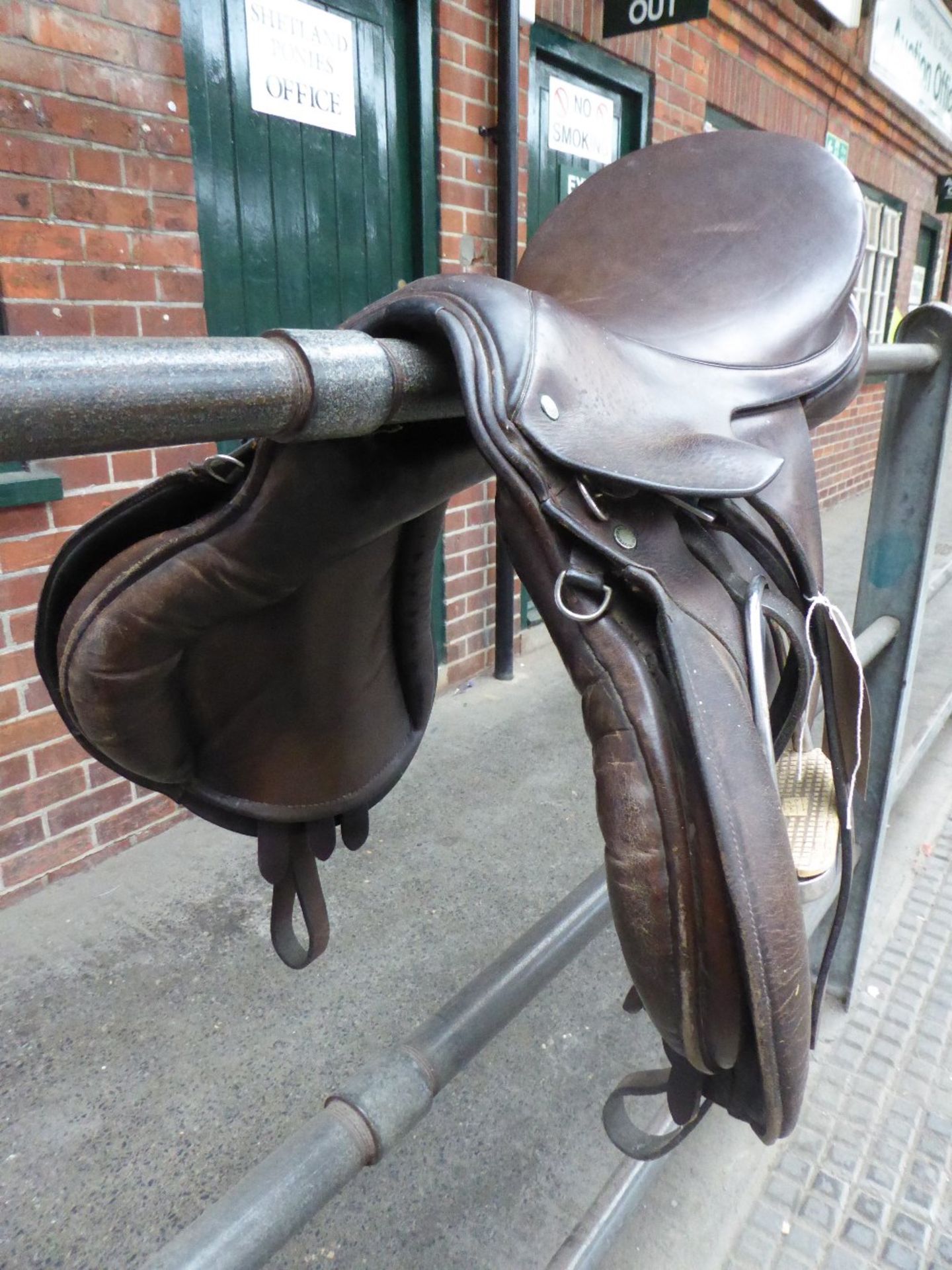 Brown leather saddle to suit 12.2 to 13.2hh, 17" - Image 5 of 5