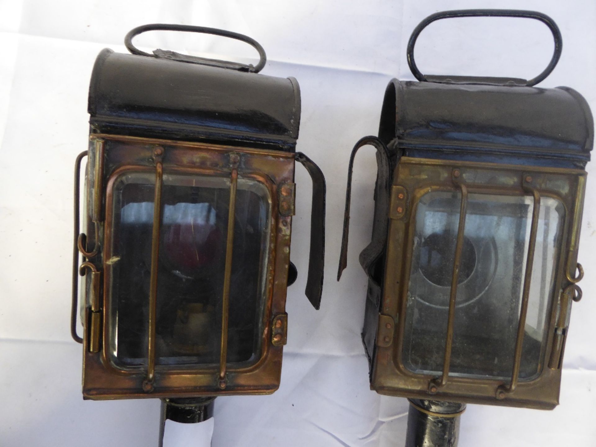 A pair of black/brass carriage lamps, one with cracked lens; pair of wagon side lamps; pair of spurs - Image 6 of 7