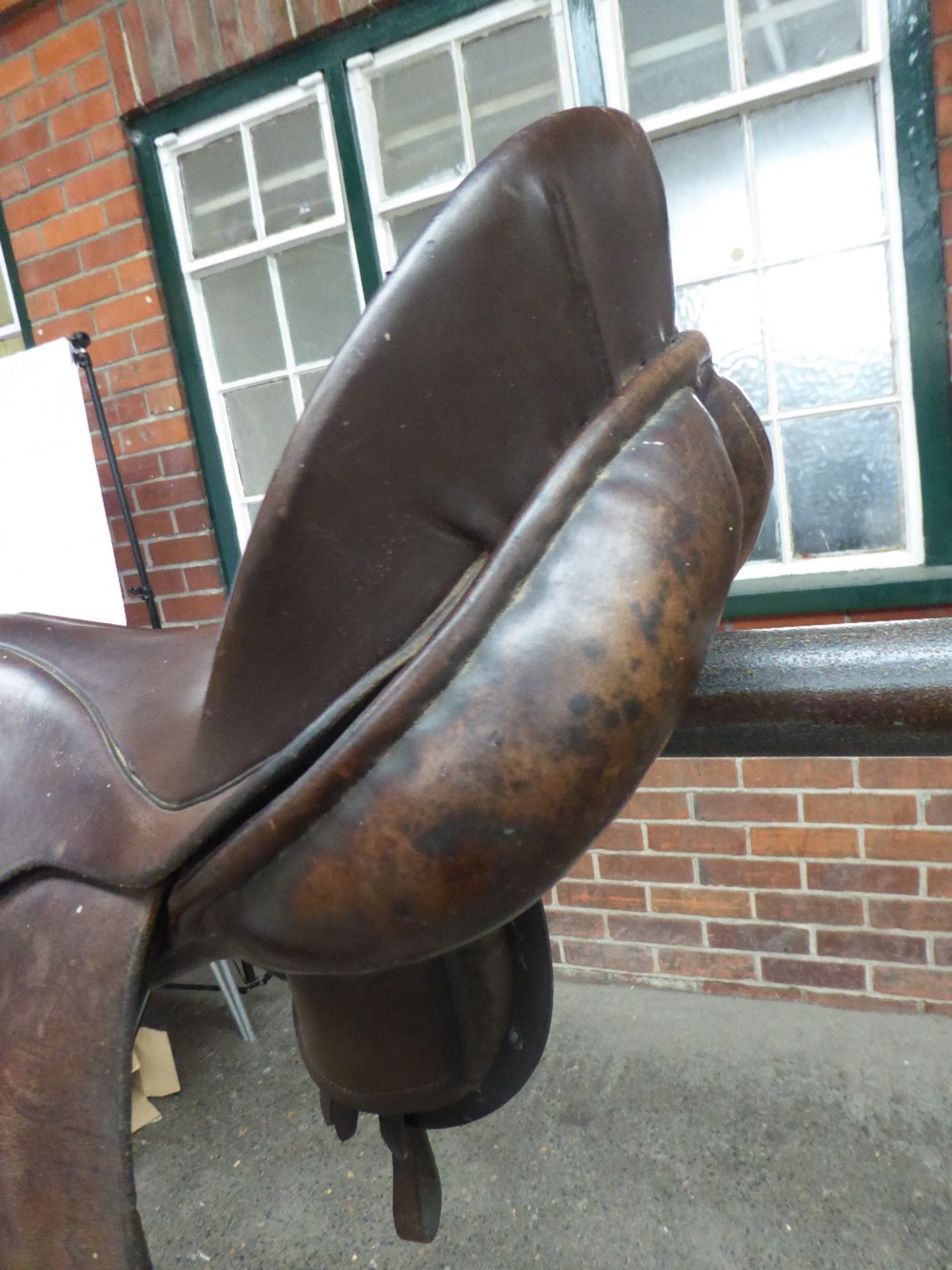 Brown leather saddle to suit 12.2 to 13.2hh, 17" - Image 3 of 5