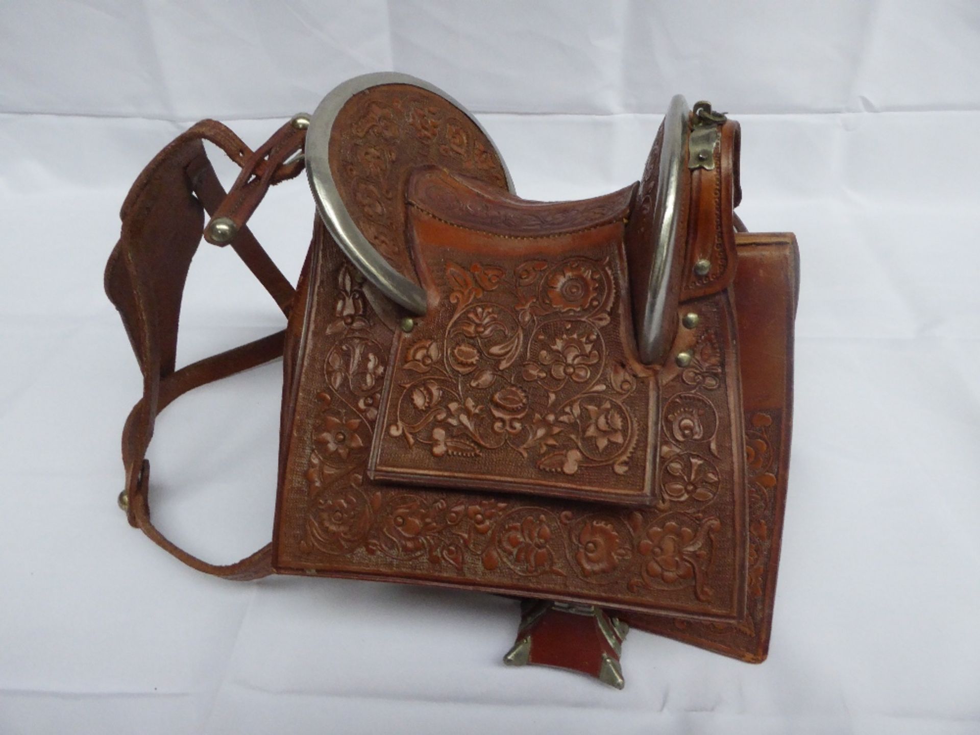 Miniature Spanish Conquistador saddle and a miniature Western saddle made in Peru - Image 2 of 12
