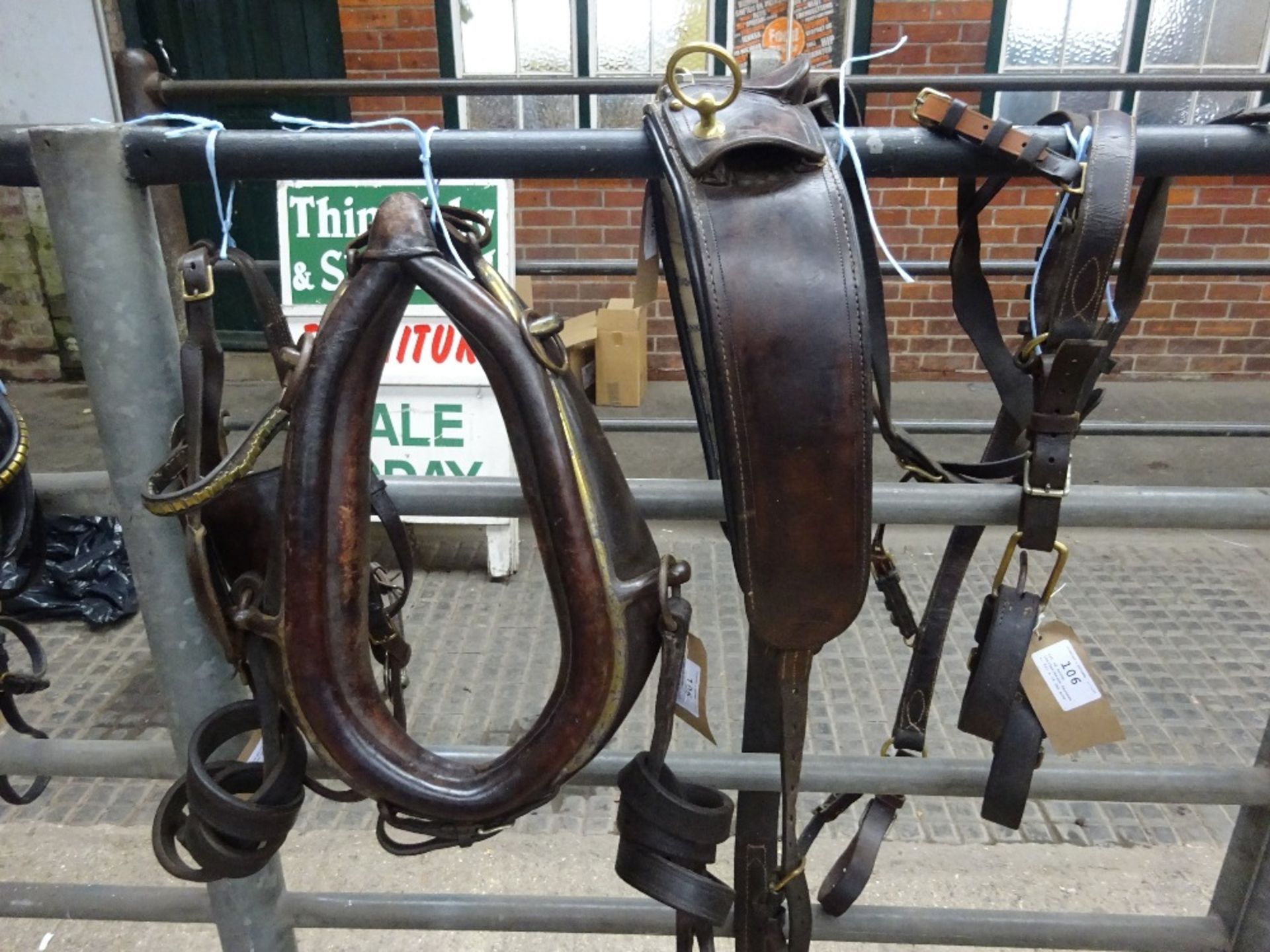 Set of brown leather/brass harness to fit a 14.2hh pony - Image 3 of 4