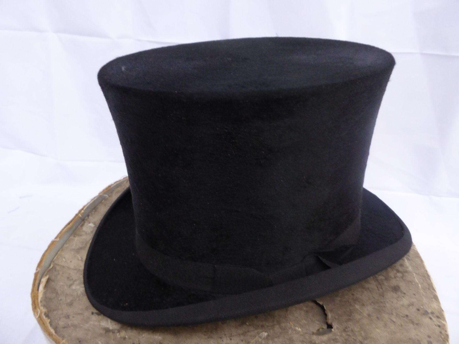 Gent's black silk top hat by Christy's of London, internal measurements 20 x 16 cms - Image 2 of 4