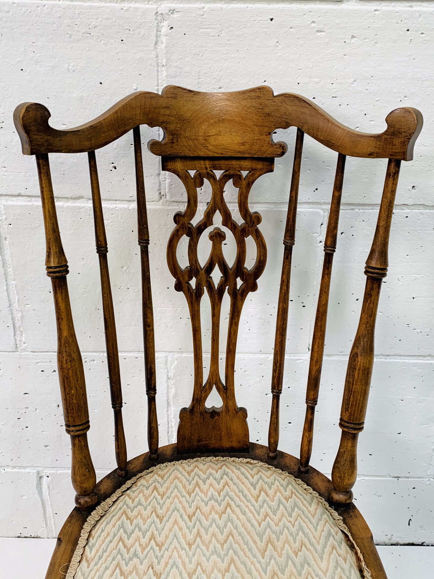 Elm framed rail back chair with carved splat. - Image 2 of 4