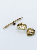 2 9ct gold bar brooches, 9ct gold ring and gold heart locket