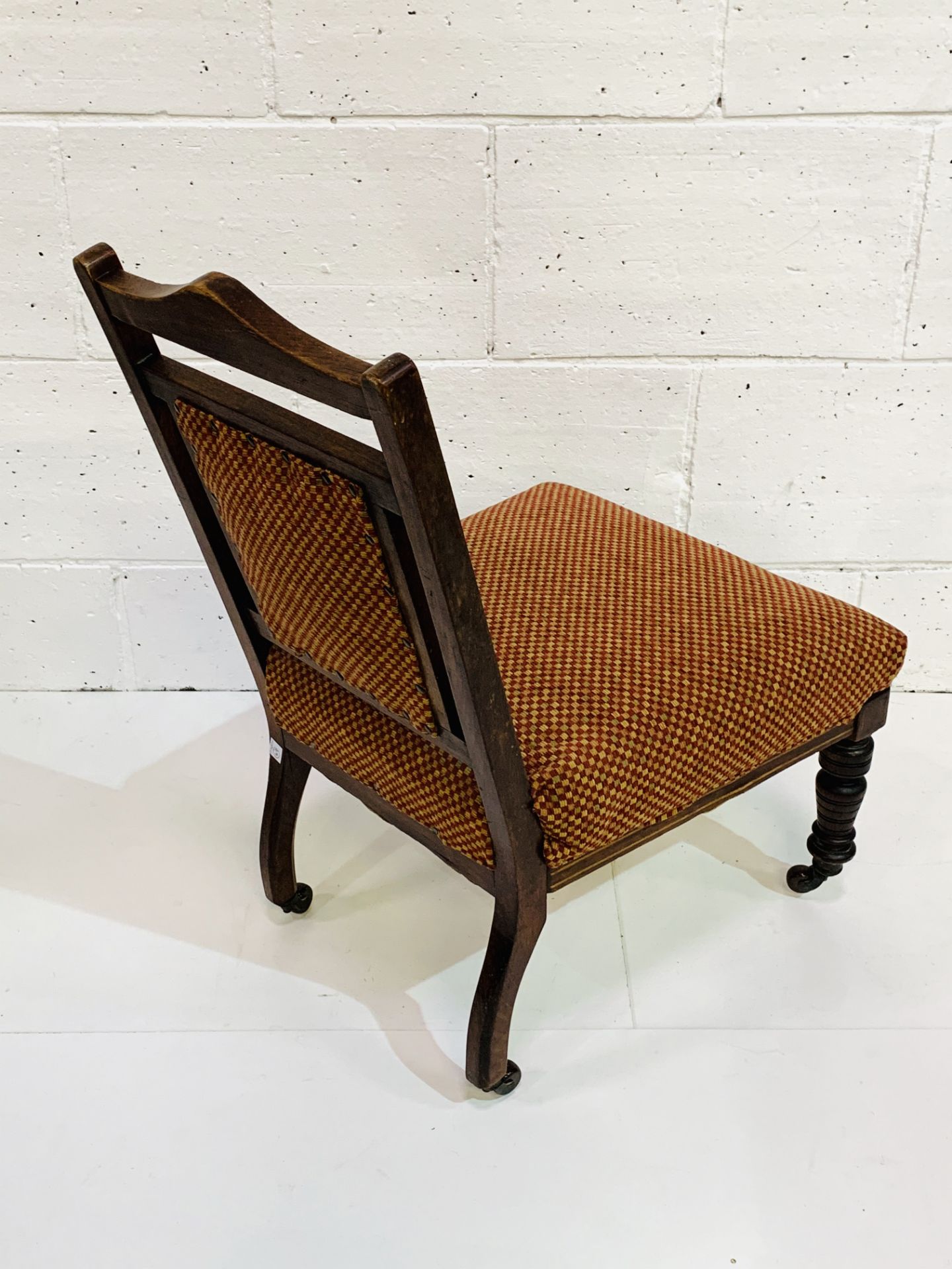 Mahogany Edwardian nursing chair with fan inlay and stringing. - Image 3 of 3