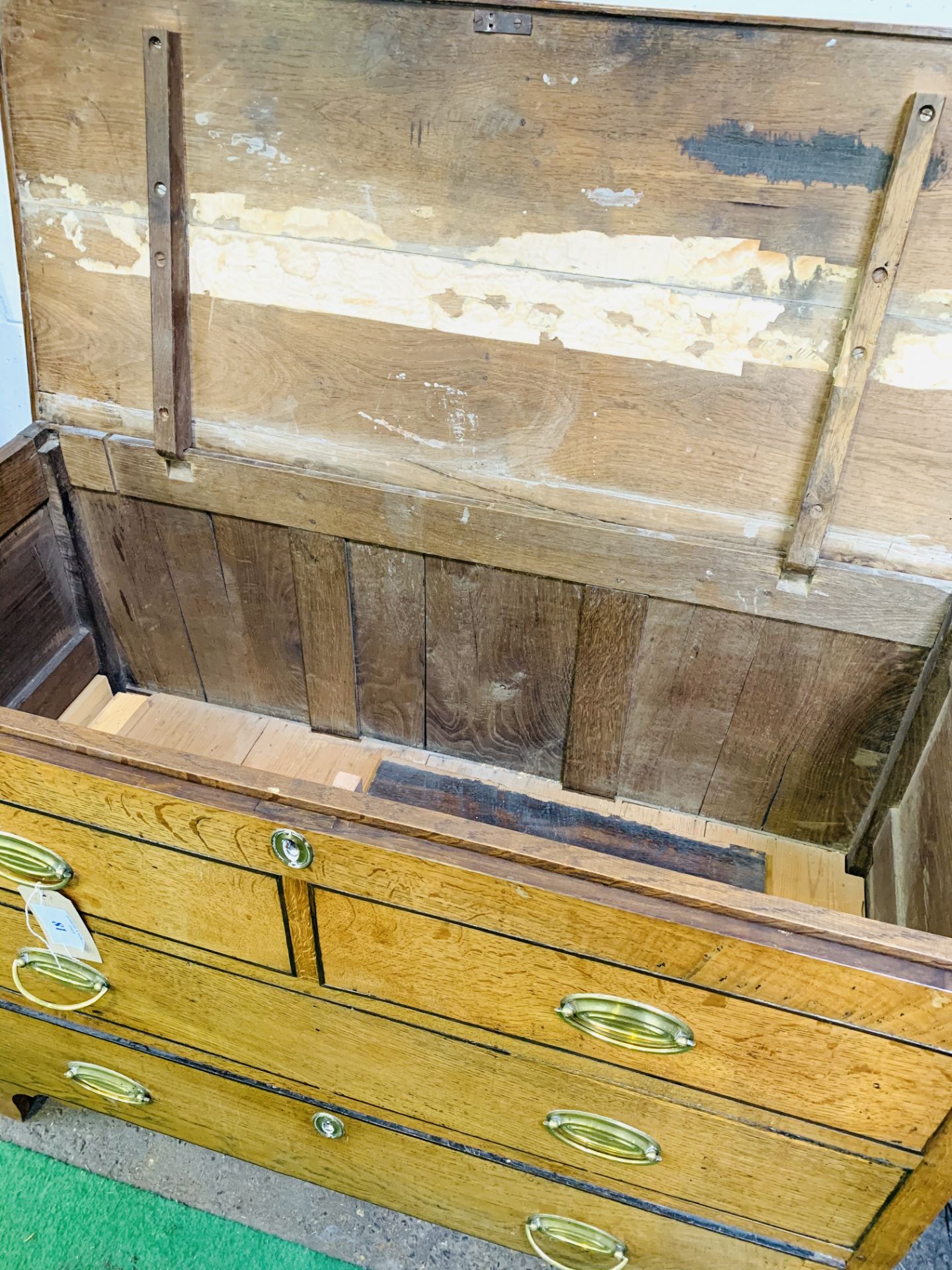 Oak former chest of 2 over 2 drawers converted to a cabinet with lifting lid - Image 3 of 5