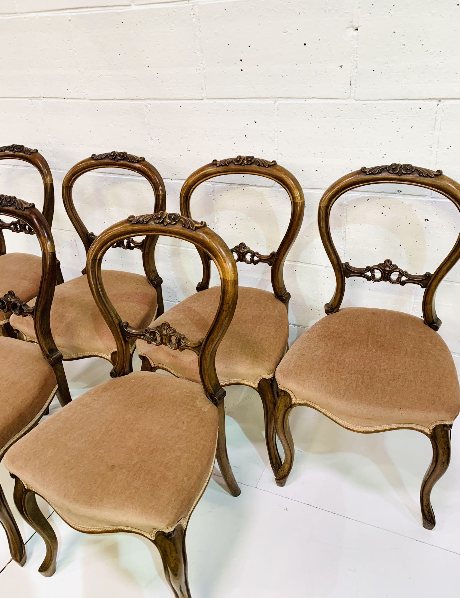 Set of six mahogany balloon back dining chairs with pink upholstered seats and carved top rail. - Image 3 of 4