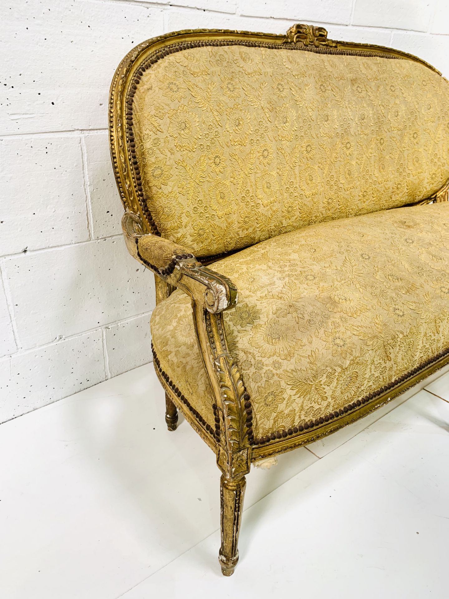 Regency gilt carved framed salon sofa. - Bild 6 aus 6