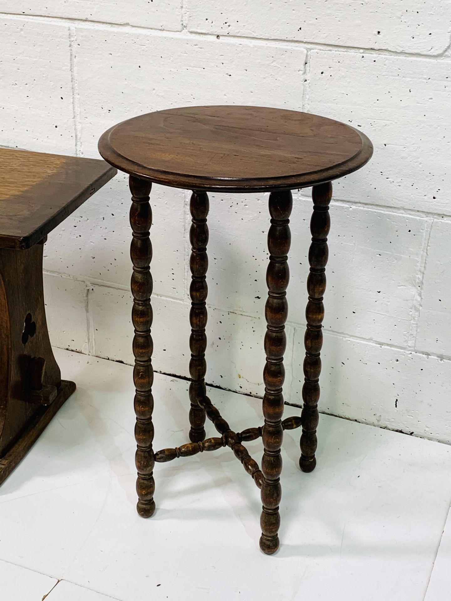 Oak pegged low table with stretcher, together with a mahogany circular display table. - Image 2 of 3