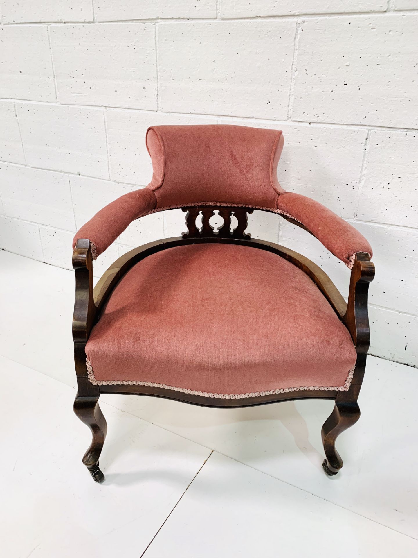 Mahogany pink velvet upholstered open arm chair with shaped legs. - Image 2 of 4