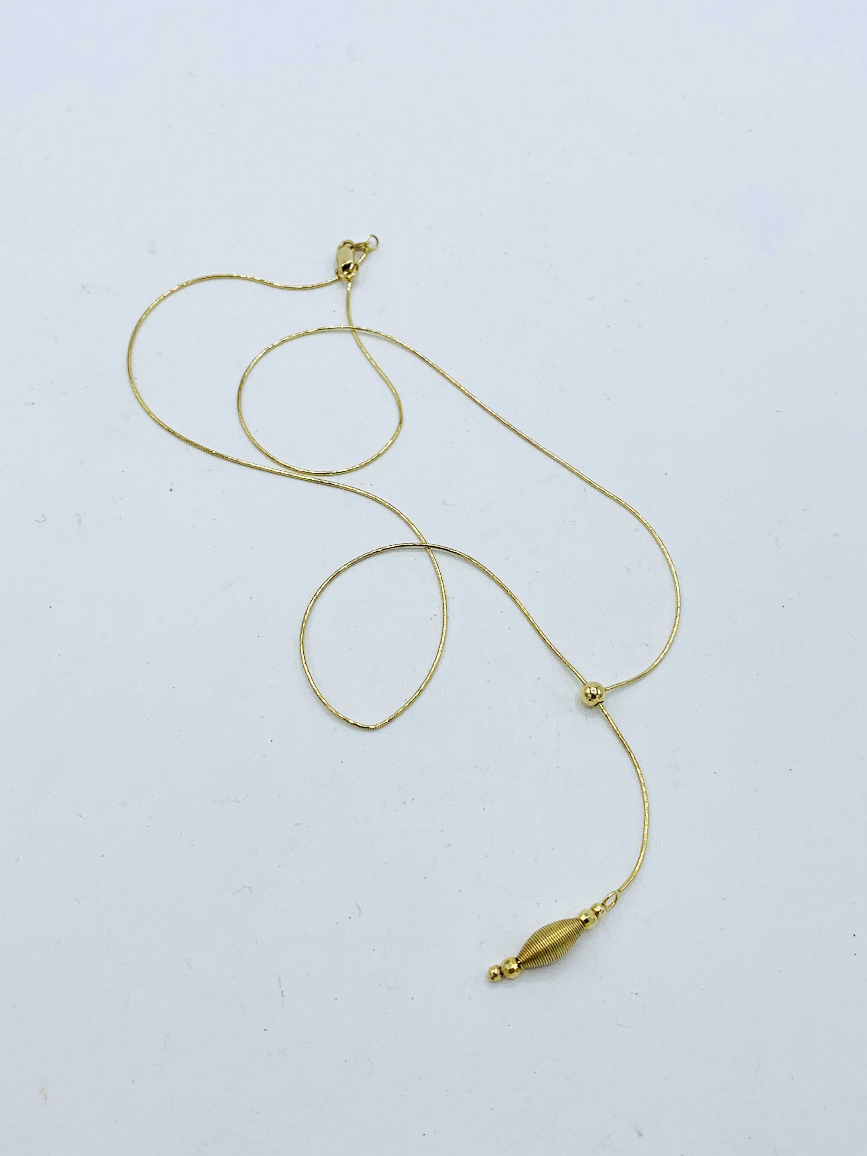 Yellow gold Lariat style necklace 3.2g in box