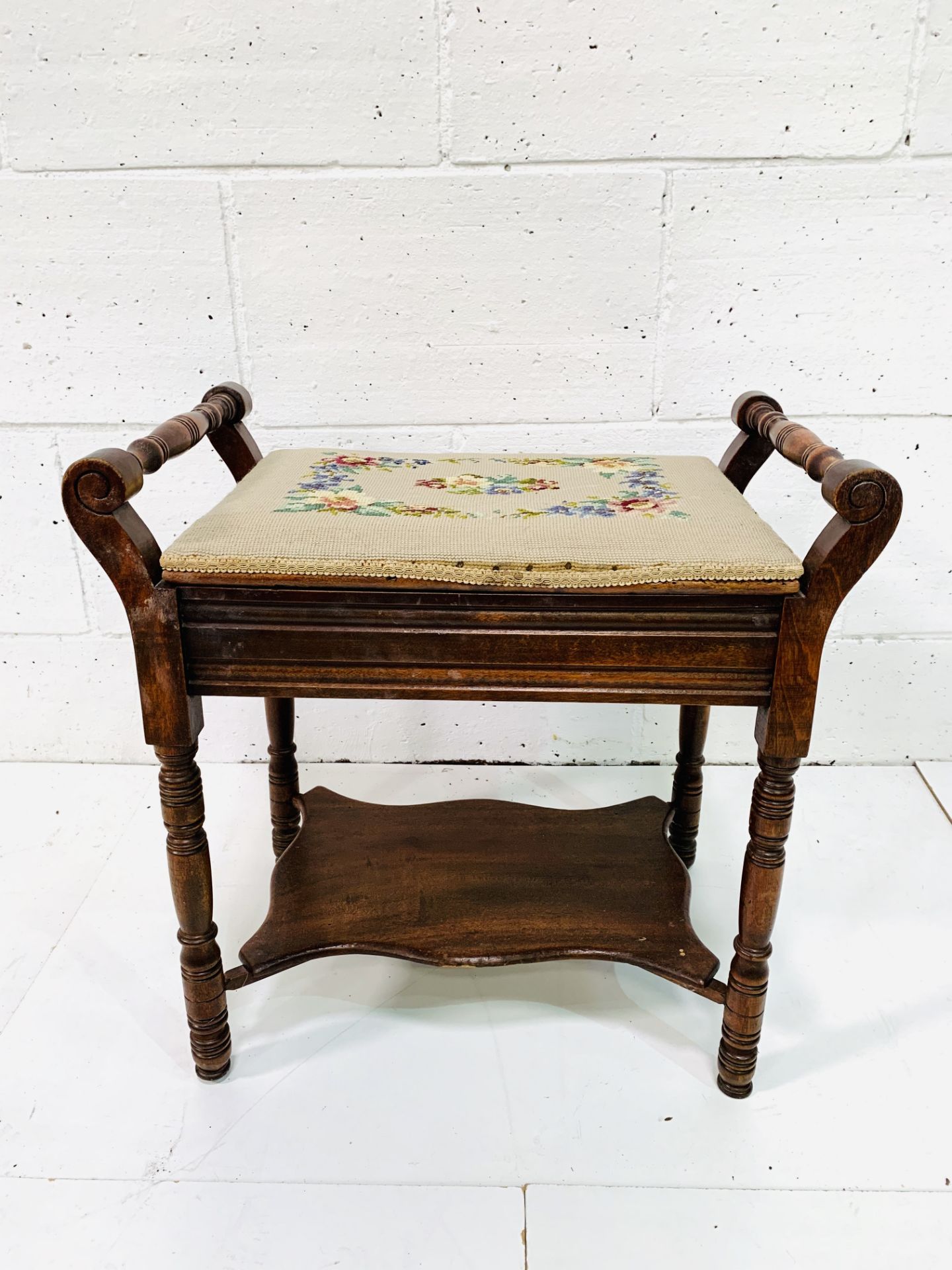 Oak framed stool with tapestry upholstered lifting seat and shelf beneath. - Image 3 of 4