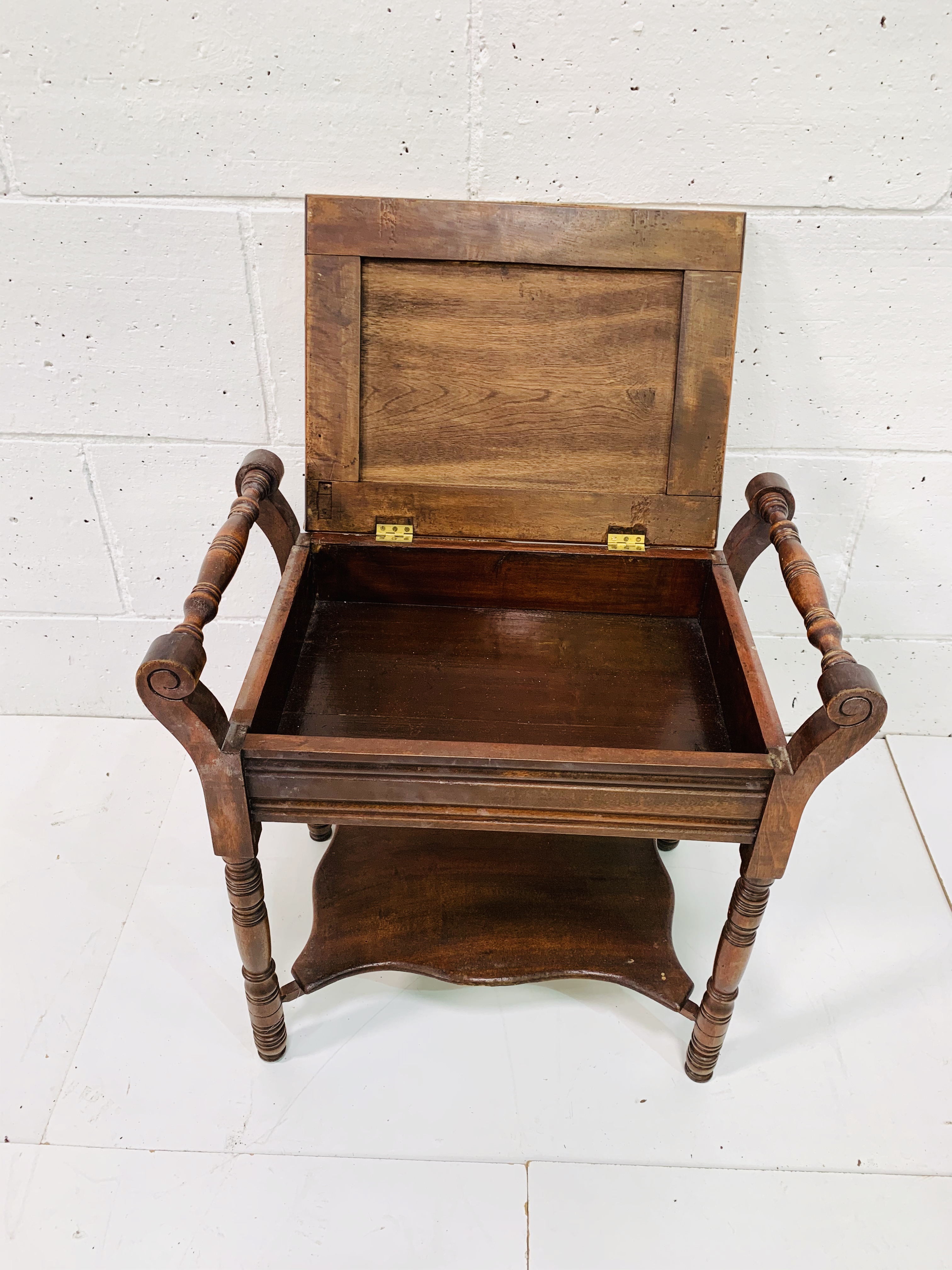 Oak framed stool with tapestry upholstered lifting seat and shelf beneath. - Image 4 of 4