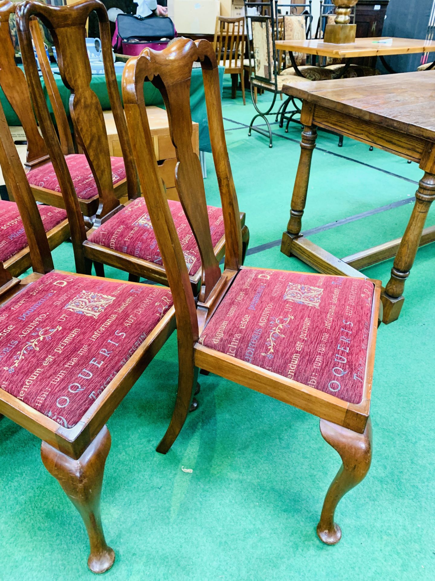 Six mahogany framed drop in seat dining chairs with splat backs - Image 2 of 4