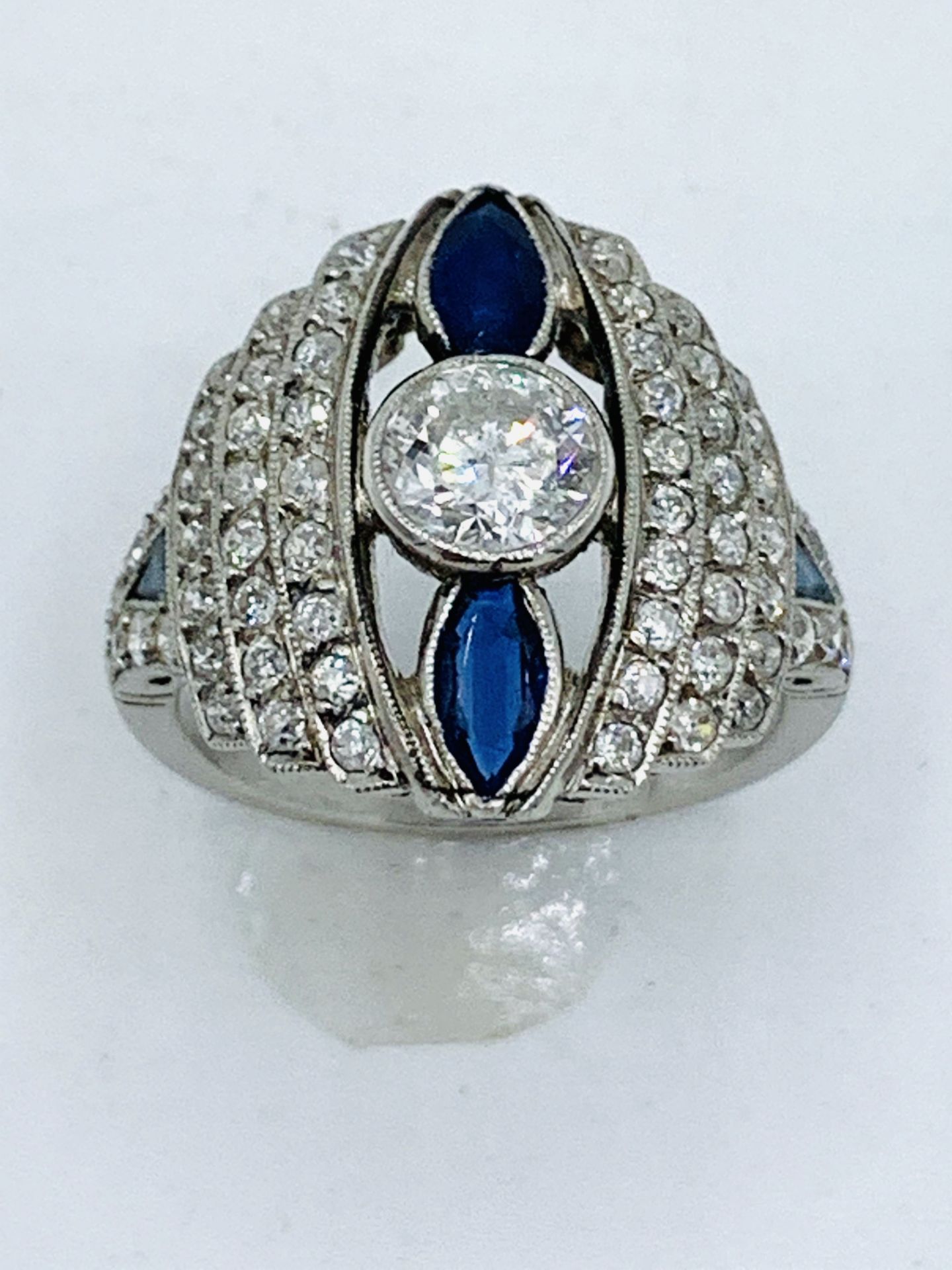 Art Deco white gold diamond and sapphire ring. Size O 1/2 Wt. 7.8gms. Size of centre diamond 6.3m - Image 5 of 7