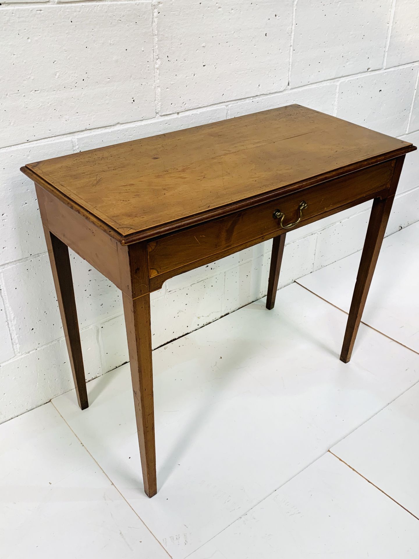 Mahogany small table with shell inlaid, frieze drawer on tapered legs. - Image 2 of 6