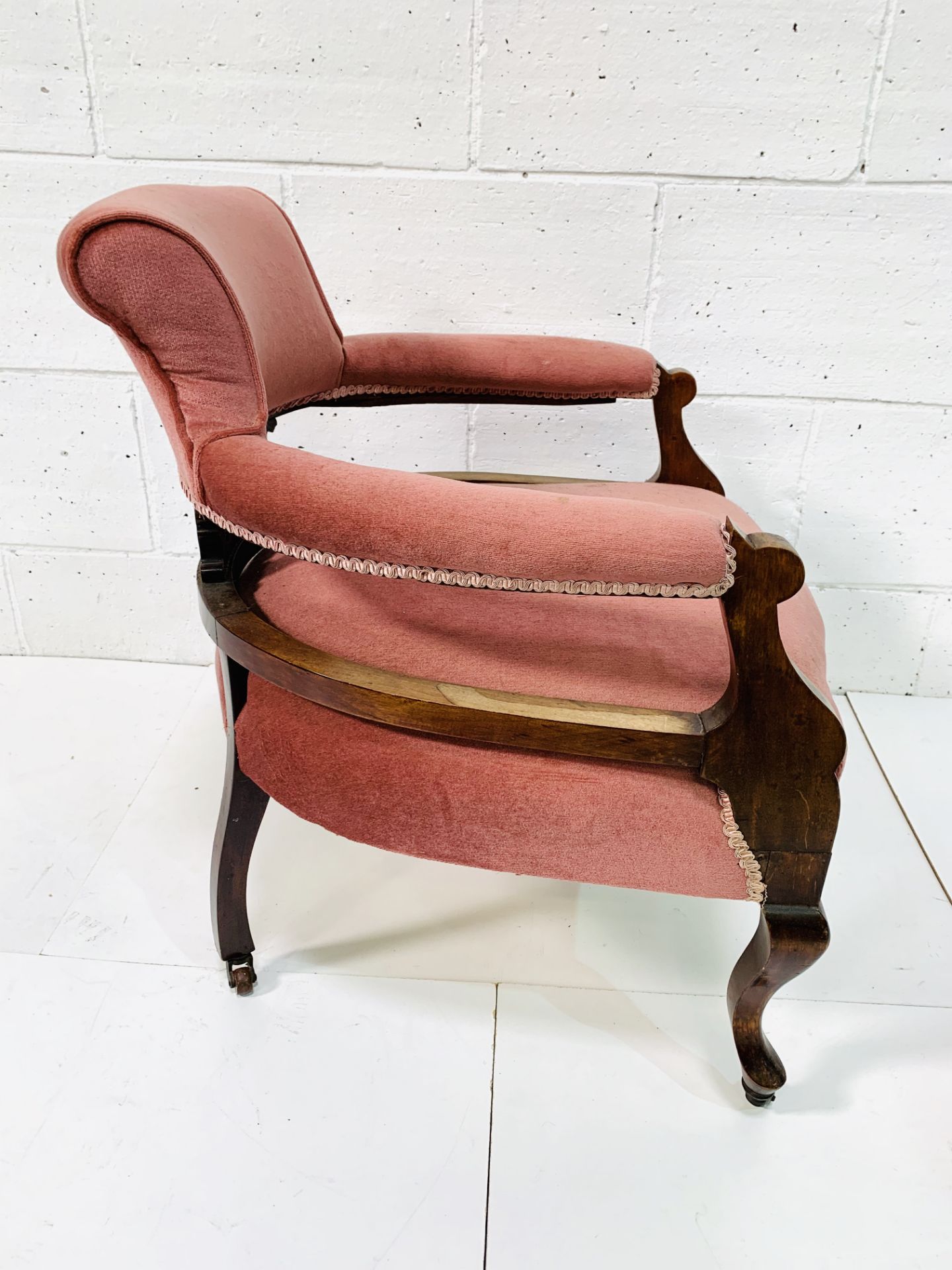 Mahogany pink velvet upholstered open arm chair with shaped legs. - Image 3 of 4