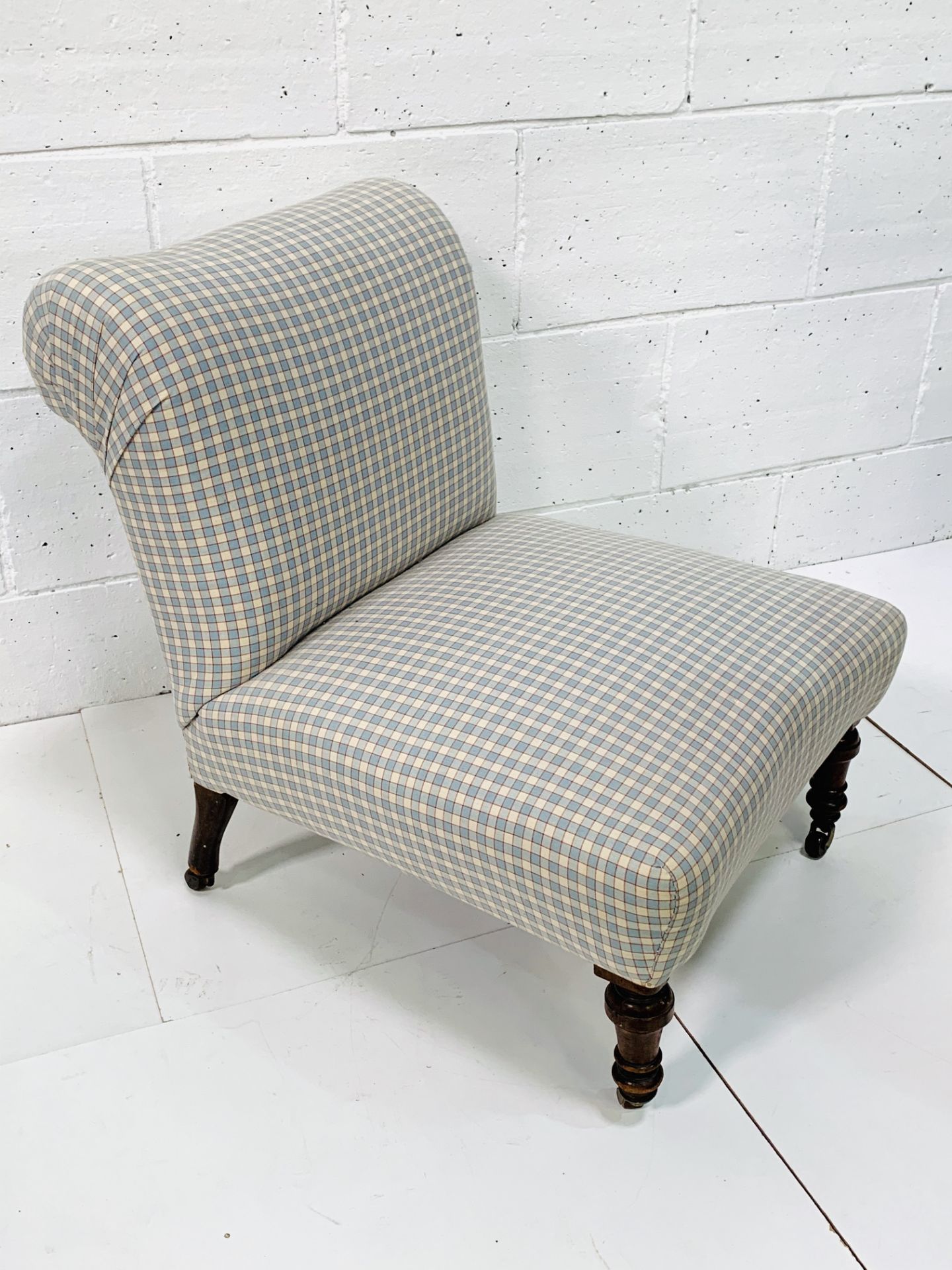 Victorian check fabric upholstered nursing chair on ceramic casters. - Image 3 of 3