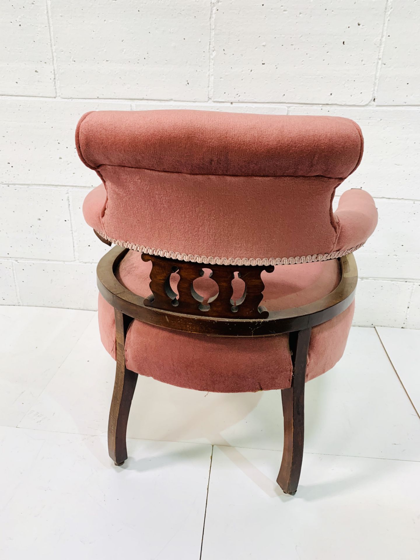 Mahogany pink velvet upholstered open arm chair with shaped legs. - Image 4 of 4