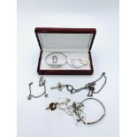 Assorted silver jewellery