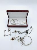 Assorted silver jewellery