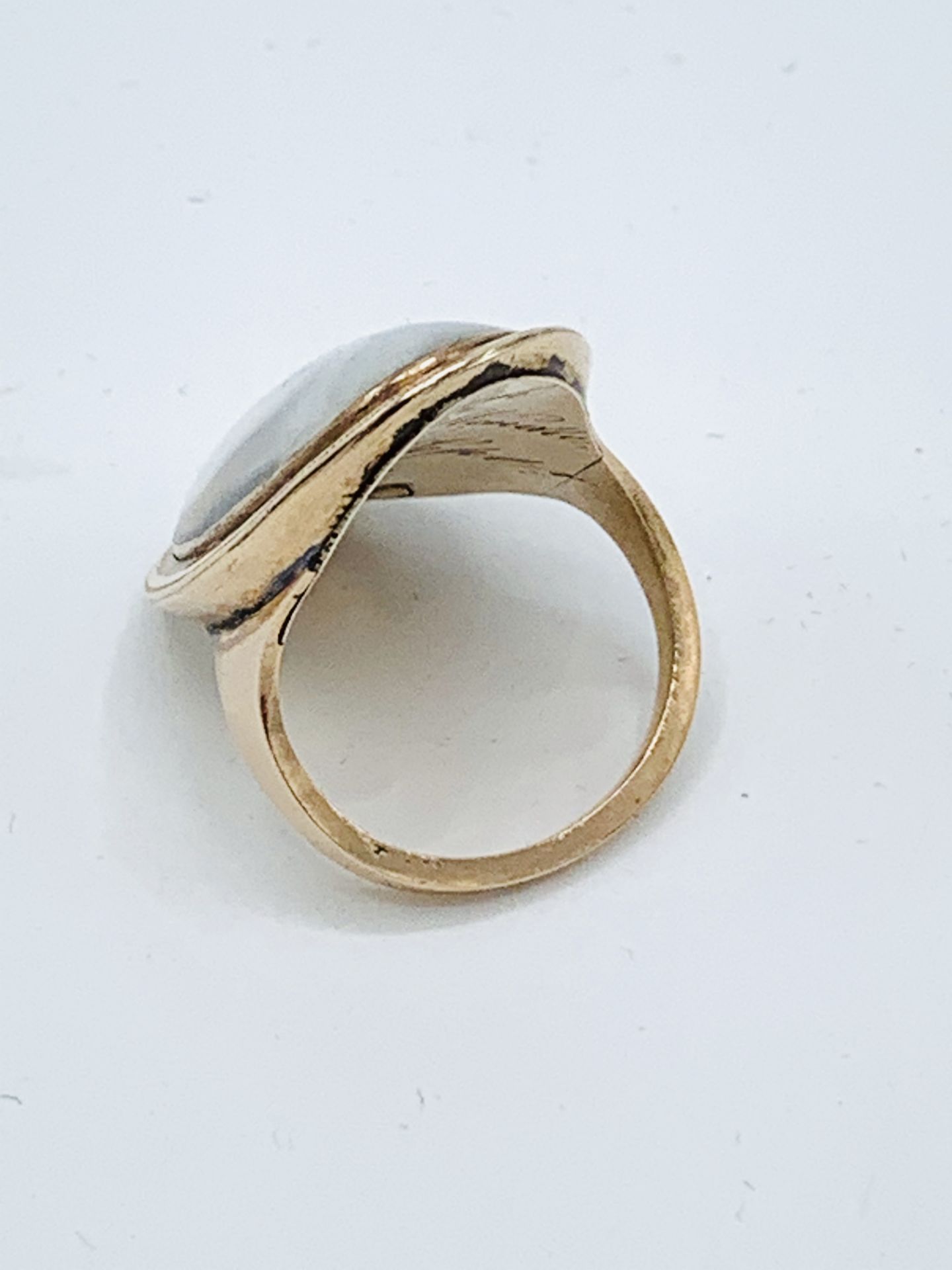 Georgian portrait ring dated 1792. Length 30mm, width 20mm. Size M. Wt. 6.5gms. Inscribed underside - Image 2 of 4