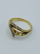 750 gold and diamond chip ring, 4.9gms