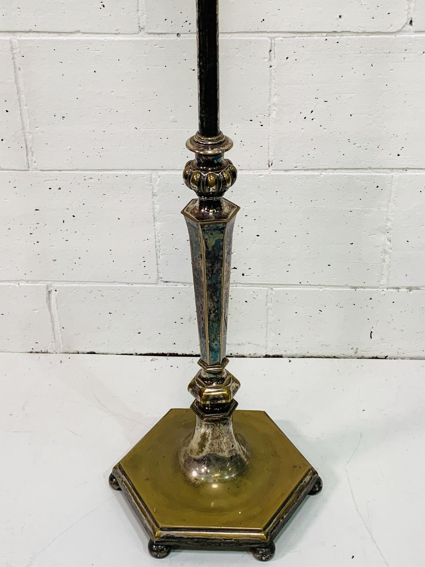 Decorative silver plate on brass floor standing oil lamp, converted to electricity - Image 2 of 5