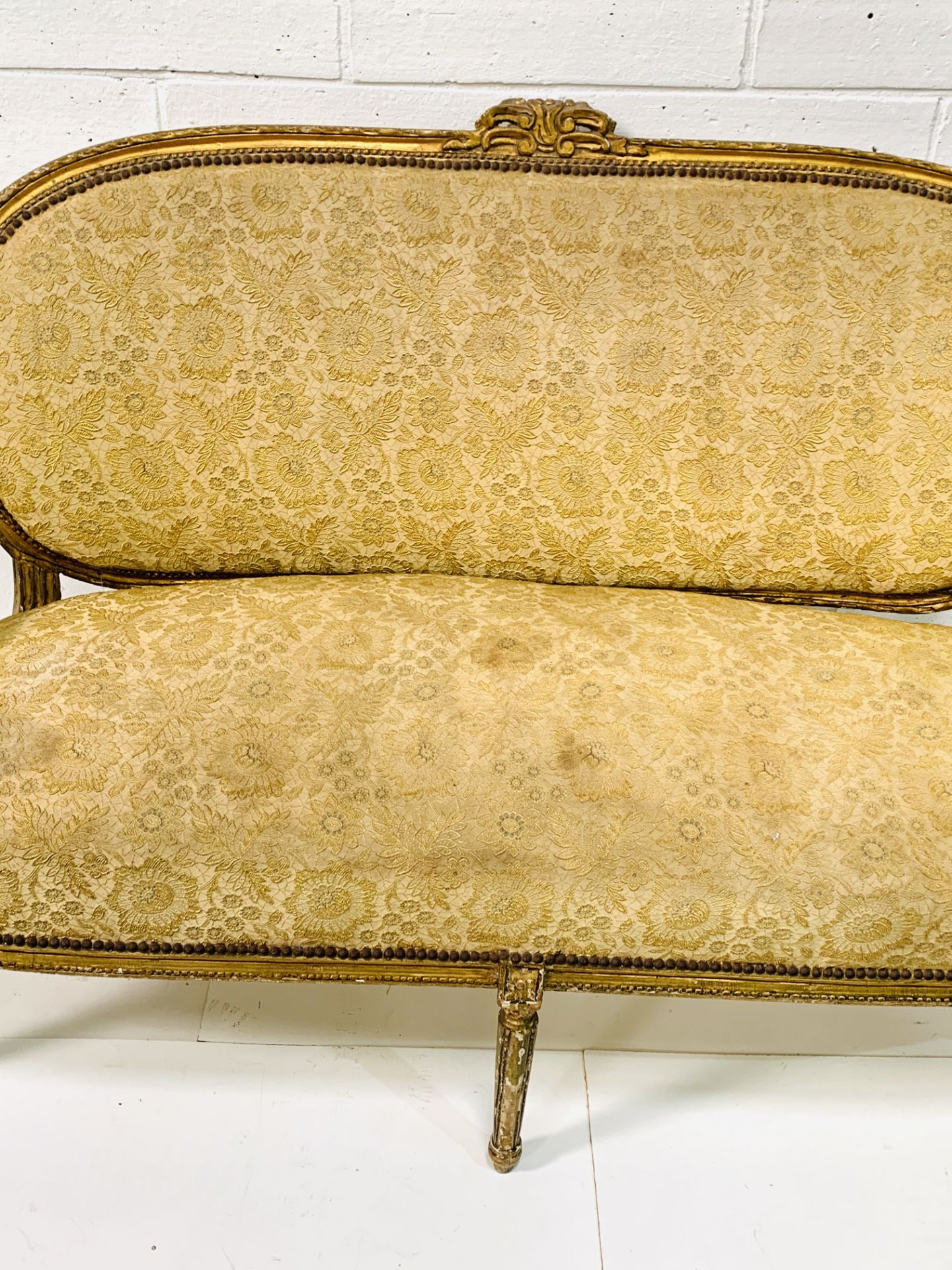 Regency gilt carved framed salon sofa. - Bild 5 aus 6