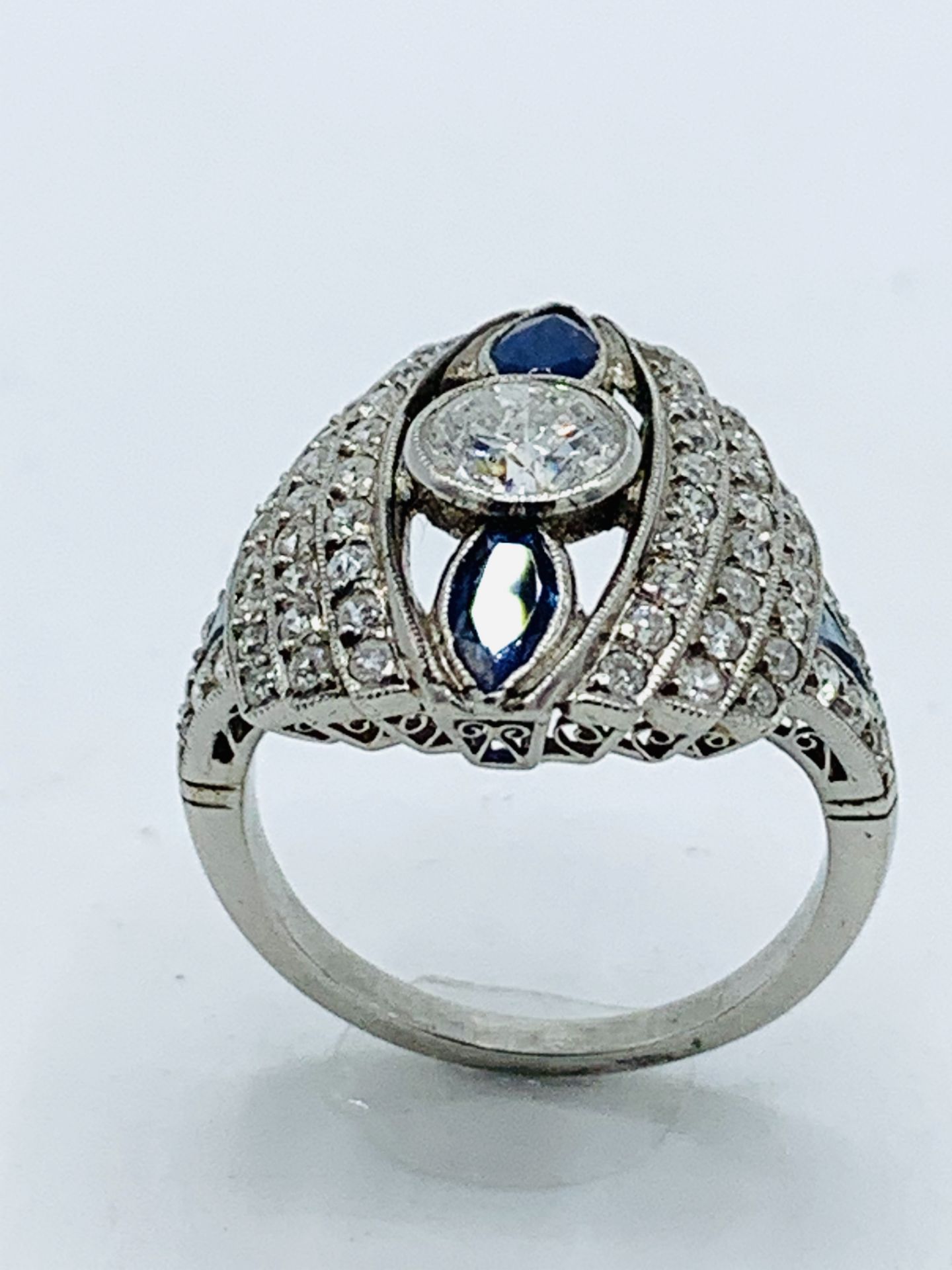 Art Deco white gold diamond and sapphire ring. Size O 1/2 Wt. 7.8gms. Size of centre diamond 6.3m - Image 7 of 7