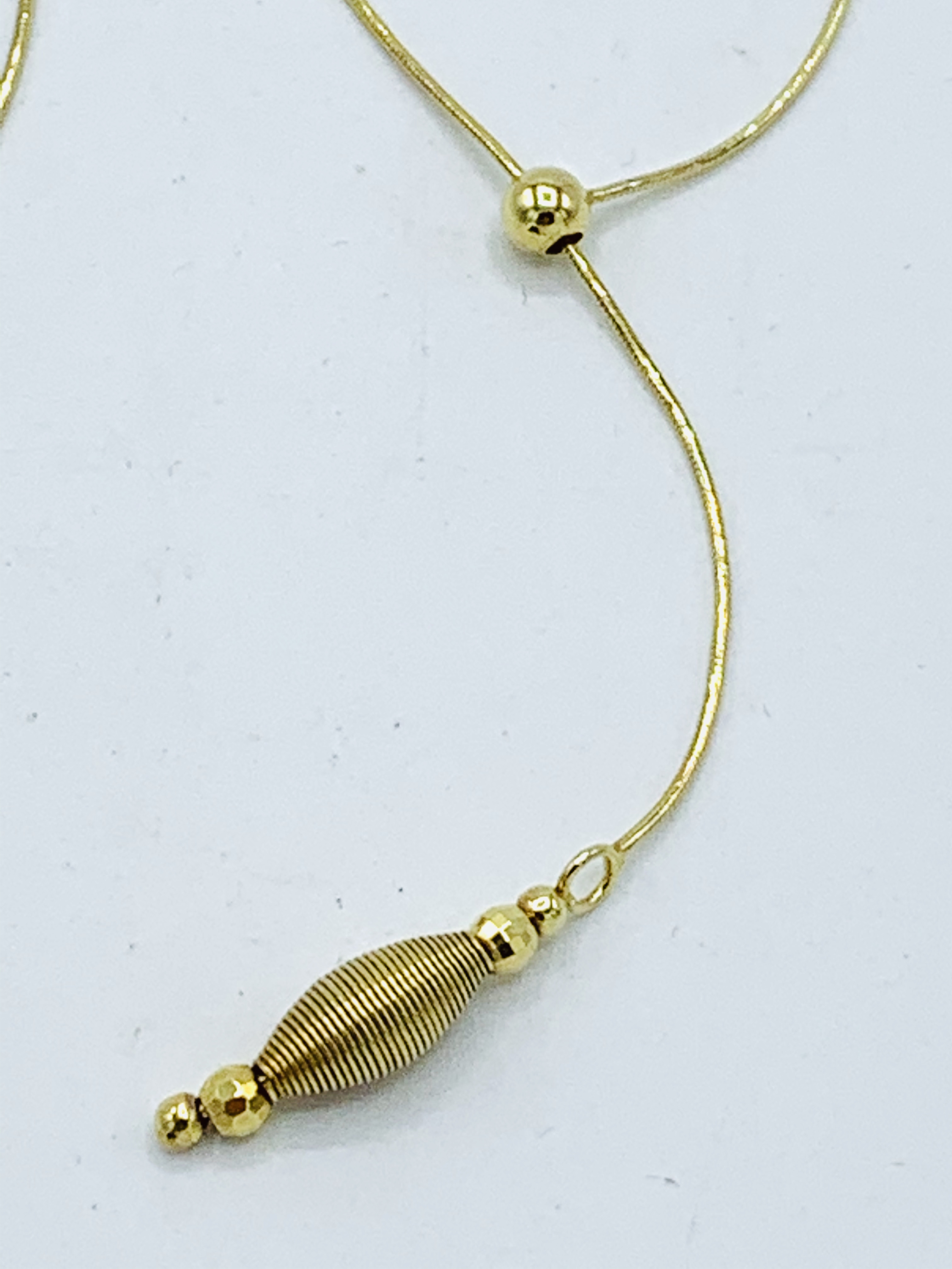 Yellow gold Lariat style necklace 3.2g in box - Image 2 of 2