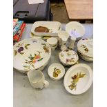 Quantity of Royal Worcester oven to tableware mainly Evesham.