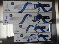 4 Le cordon Bleu knives. This item carries VAT.