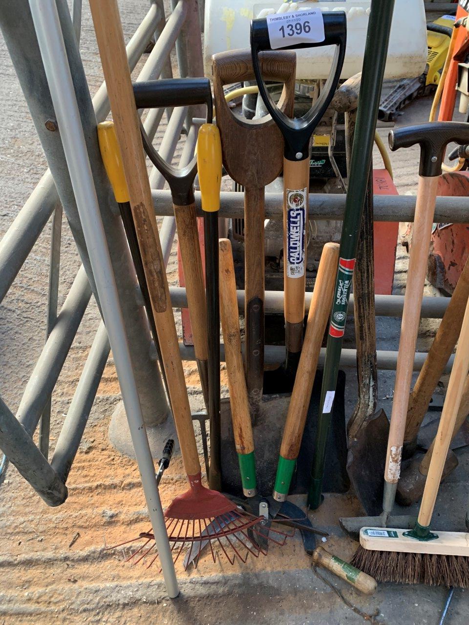 Quantity of various garden tools. - Image 2 of 2